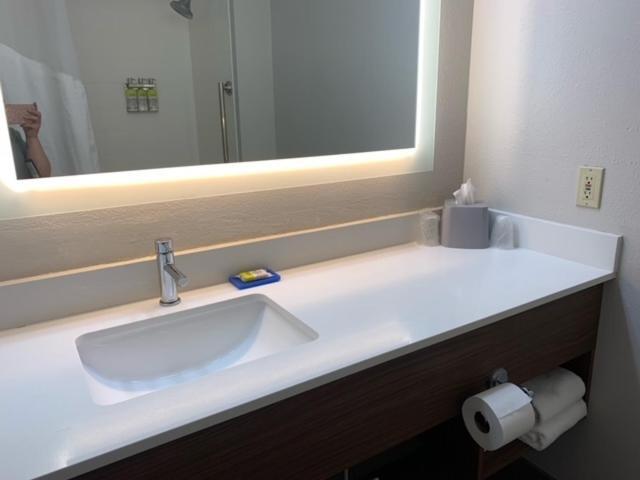 Holiday Inn Express Adrian By Ihg Εξωτερικό φωτογραφία