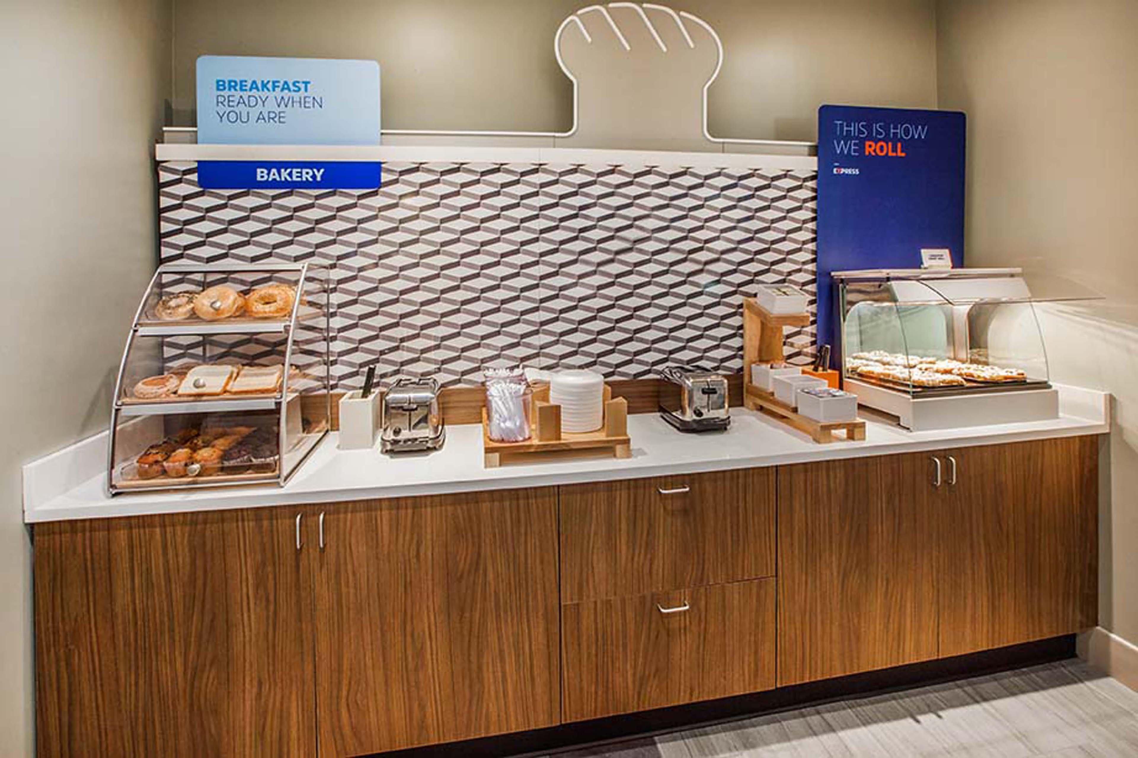Holiday Inn Express Adrian By Ihg Εξωτερικό φωτογραφία
